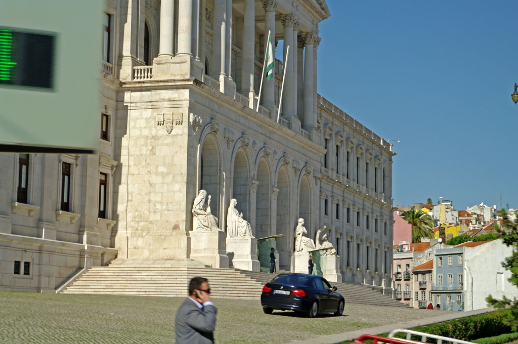Здание Парламента Португалии в Лиссабоне.