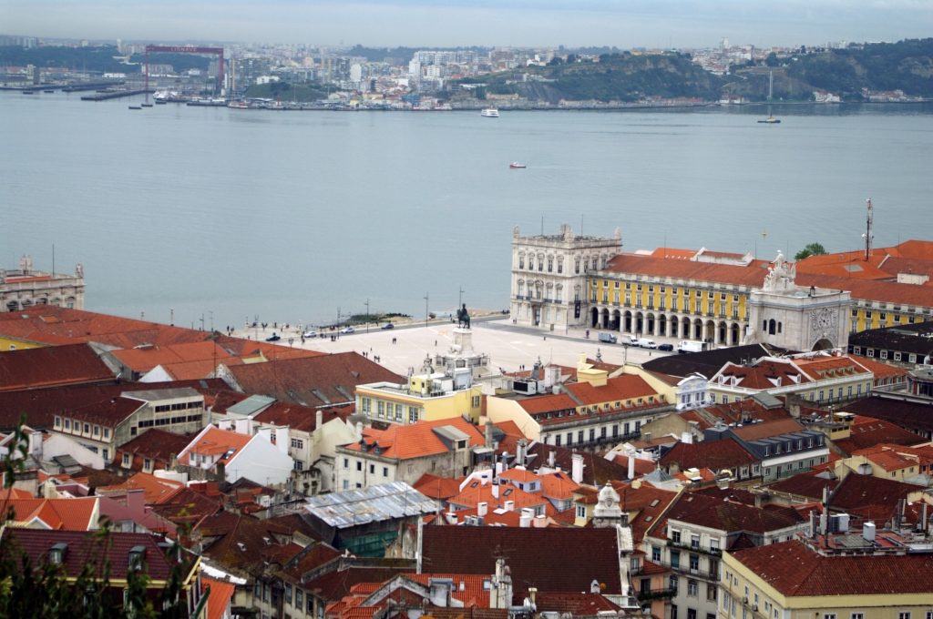 Лиссабон. Вид на площадь Коммерции от замка Святого