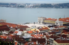 Лиссабон. Вид на площадь Коммерции от замка Святого Георгия.