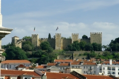 Лиссабон. Замок Святого Георга расположен на одном из городских холмов.